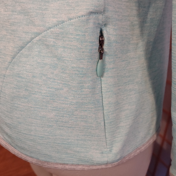 Under Armour heat gear pullover, small FINAL PRICE DROP 💧💧💧💧💧 - Picture 7 of 8